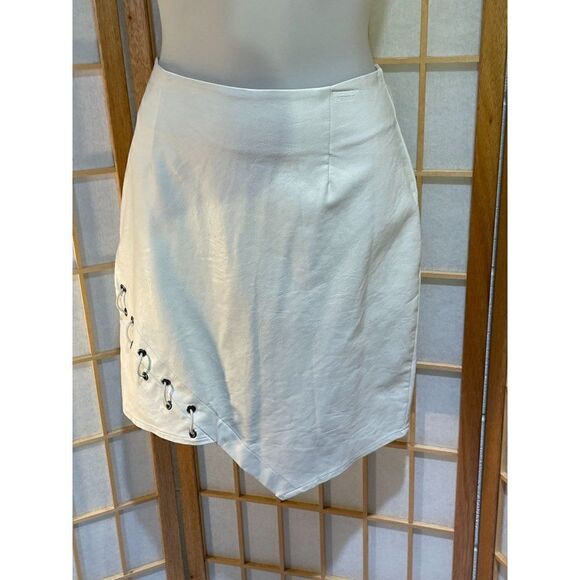 TOBIâSPâVeganâLeather AsymmetricalâSkirt - Picture 11 of 12